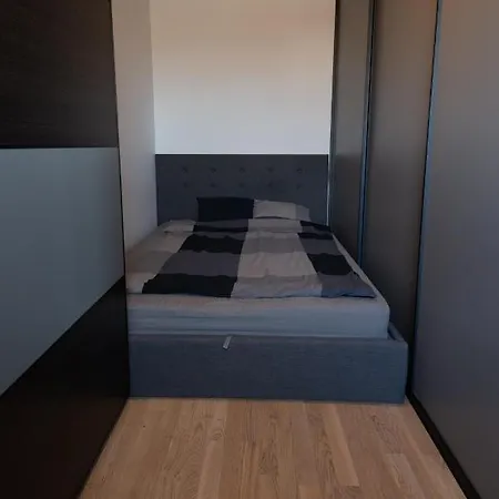 Quiet 2 Bed Close To The Old Town *