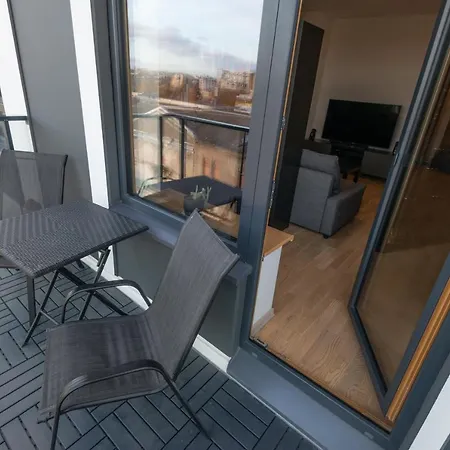 Quiet 2 Bed Close To The Old Town
