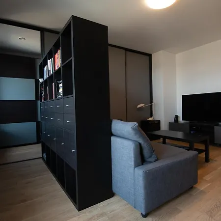 Quiet 2 Bed Close To The Old Town