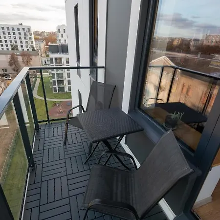 Quiet 2 Bed Close To The Old Town شقة *